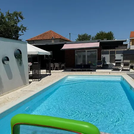 Emanuel Villa *