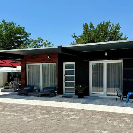 Emanuel Вилла Задар