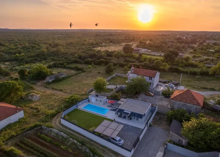 Emanuel Вилла Задар