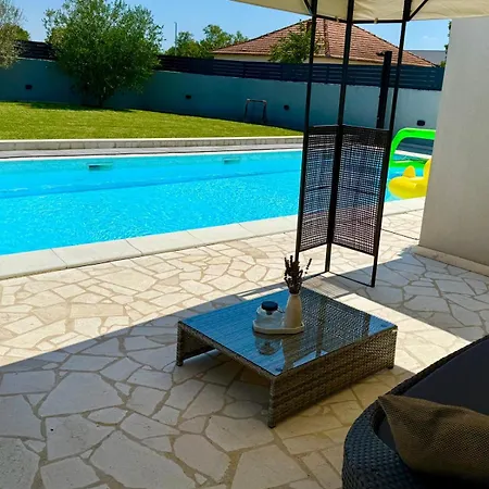 Emanuel Villa *
